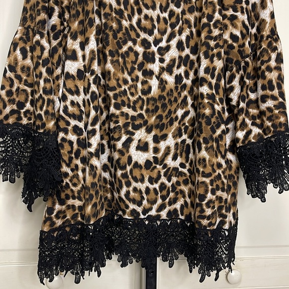 Ali Miles Women's Animal Print Lace Hem 3/4
Sleeve Round Neck Blouse Sz 2X - Picture 3 of 11